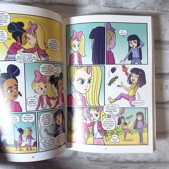 Bundle 4 Social Emotional Learning Fiction Books | Graphic Novels Girls - Picture 10 of 10